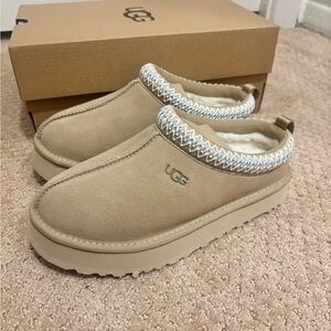 Girls UGG Tazz Slippers Size 3 Youth Sand Color NWT